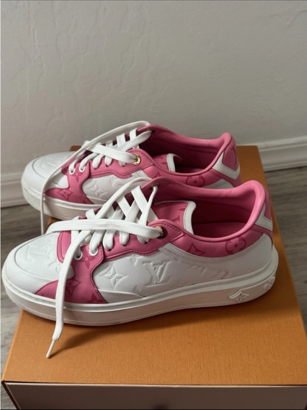 Louis Vuitton Time Out Sneaker Size Pink And White Size 9/10 - Picture 2 of 3